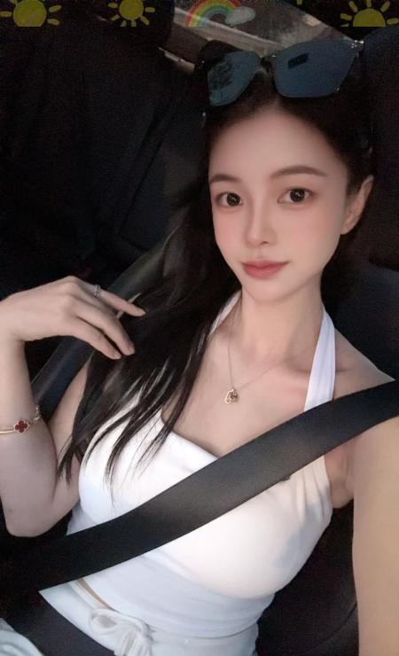 肤白蜜桃臀妹妹