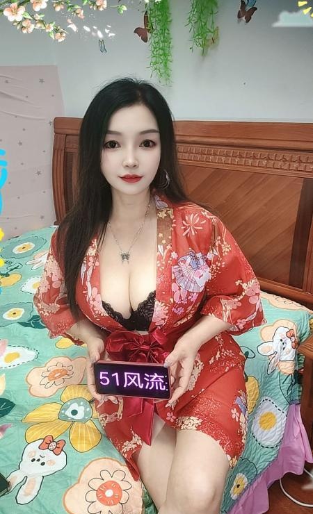 大胸饥渴风骚少妇