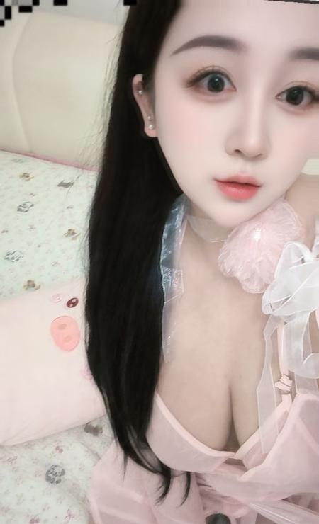 丰满大胸邻家妹
