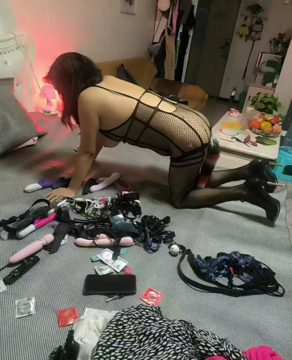 大胸泻火少妇