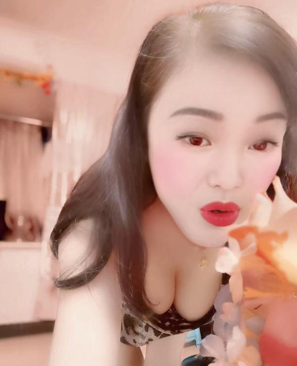 大胸泻火少妇