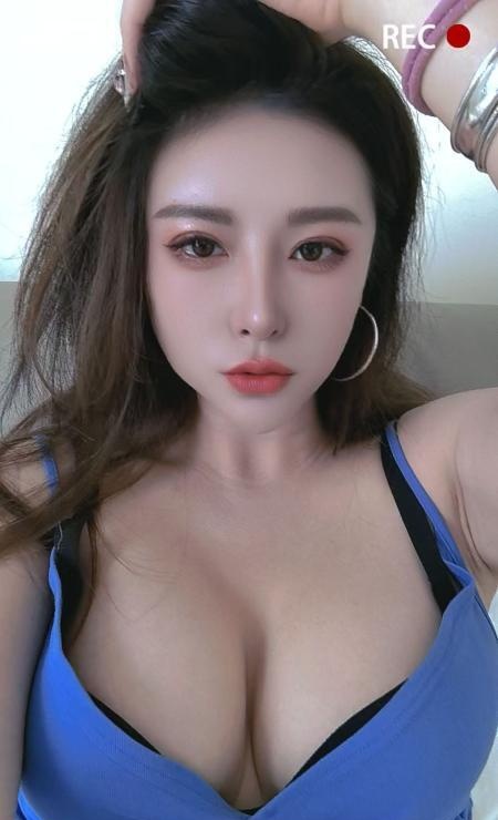 双胞胎大奶御姐