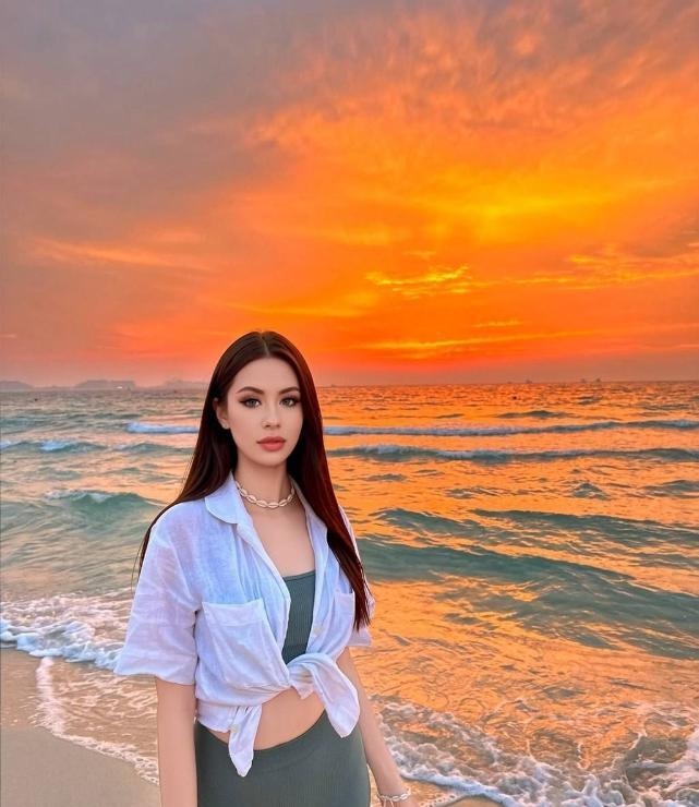 上海出击零零后大奶妹