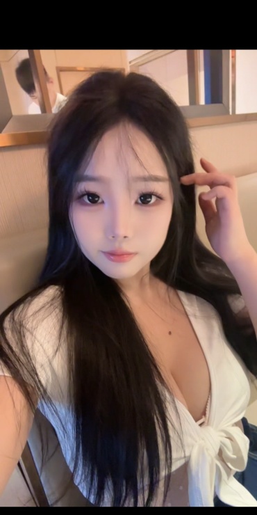 美乳嫩妹小泡泡