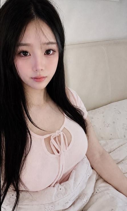 美乳嫩妹小泡泡