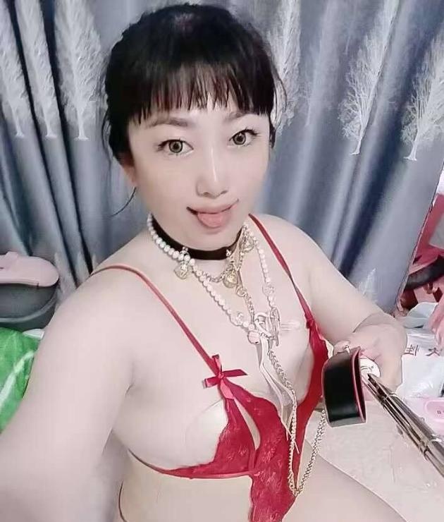 天花板服务女奴桃桃