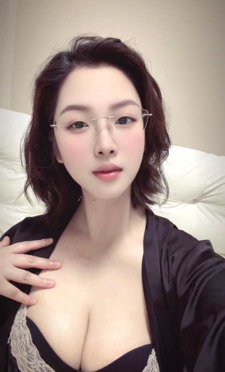 上城反差短发御姐