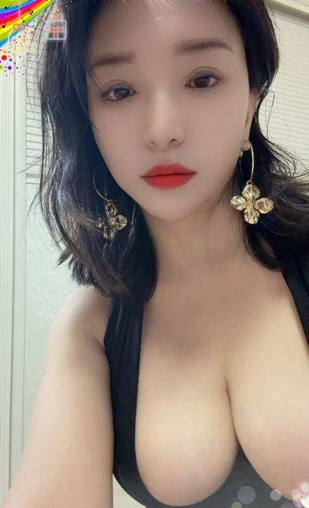 上城戴眼镜的骚妇
