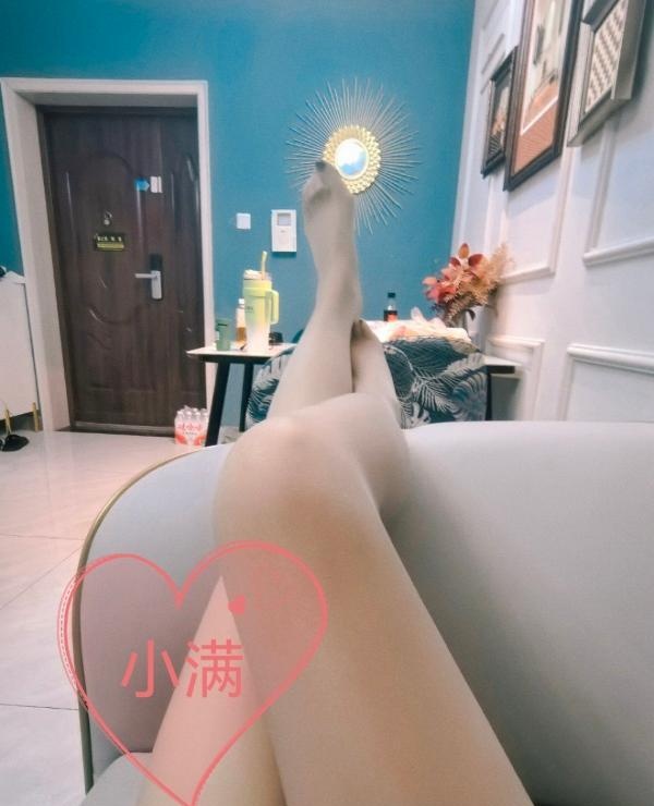 龙首黑丝袜小满