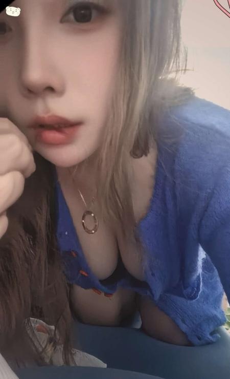 江岸肥臀骚货妞妞