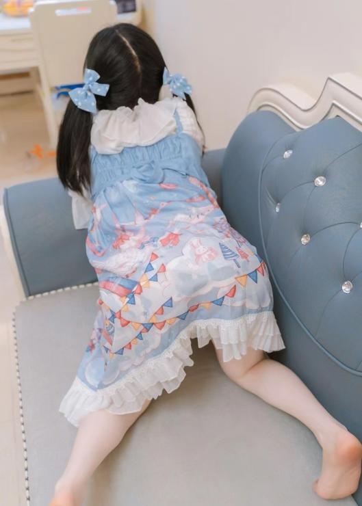 三点粉萝莉