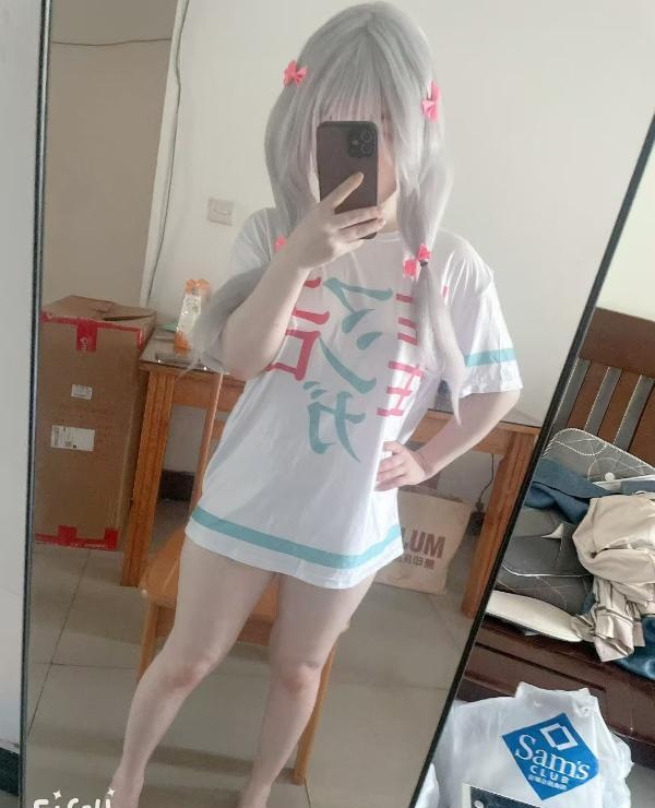 三点粉萝莉