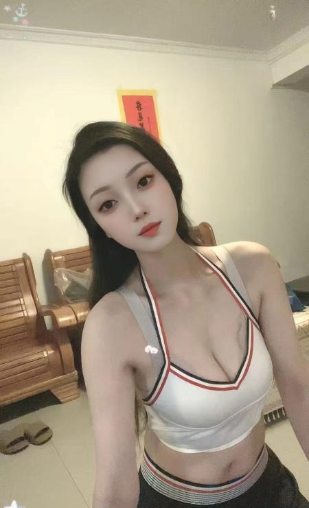 御姐风细腻肌肤美眉
