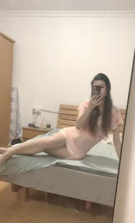 御姐风细腻肌肤美眉