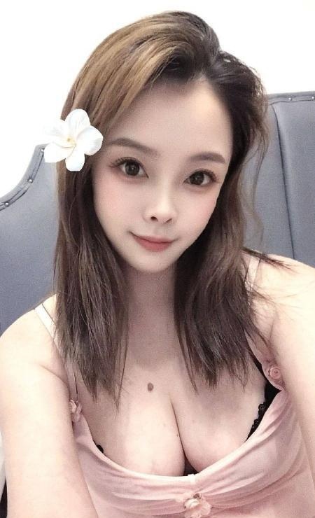 吴中肤白蜜桃臀骚货