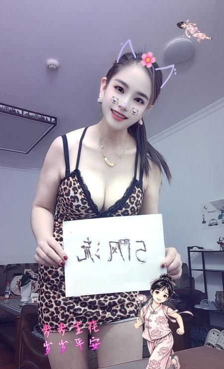 可蛇吻大胸豹纹骚妇