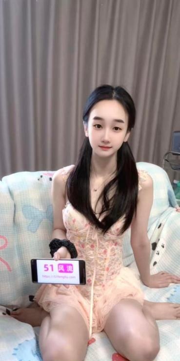 上城制服长腿嫩妹