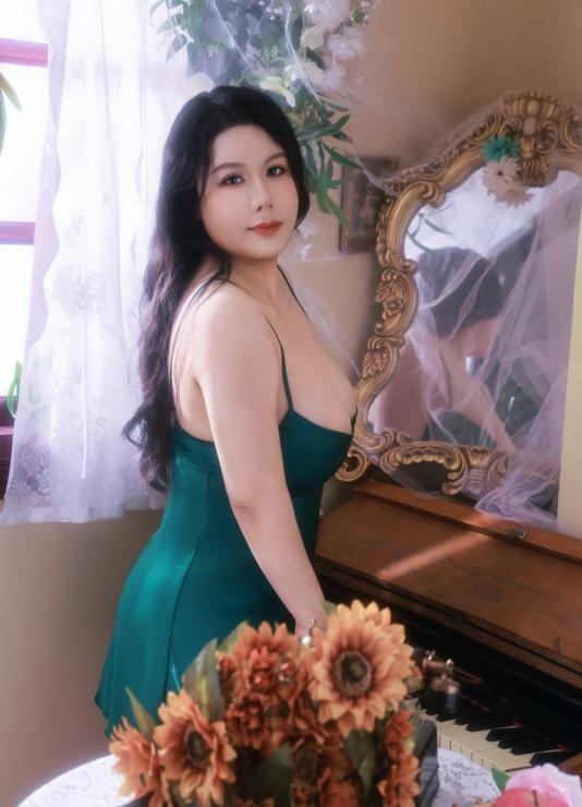 前凸后翘g奶少妇