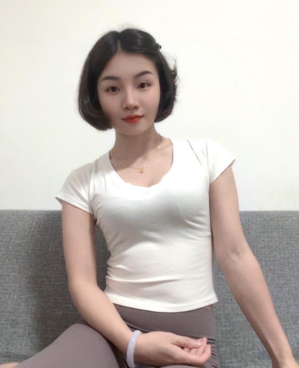 腰细屁股大兼职小姐姐