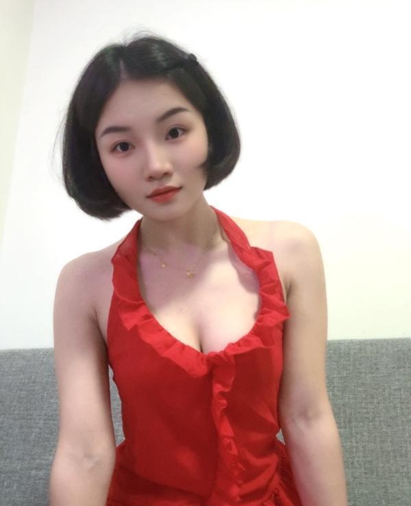 腰细屁股大兼职小姐姐