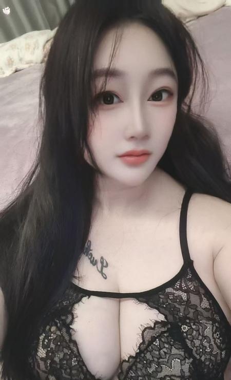 大胸潮喷骚妖精
