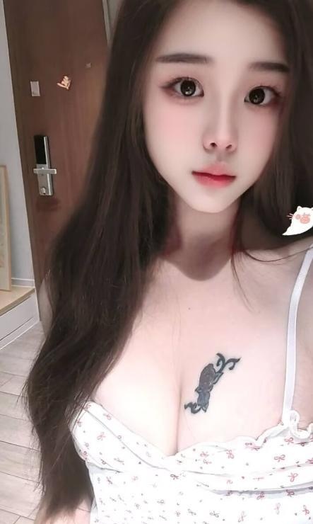 舌吻大胸露露