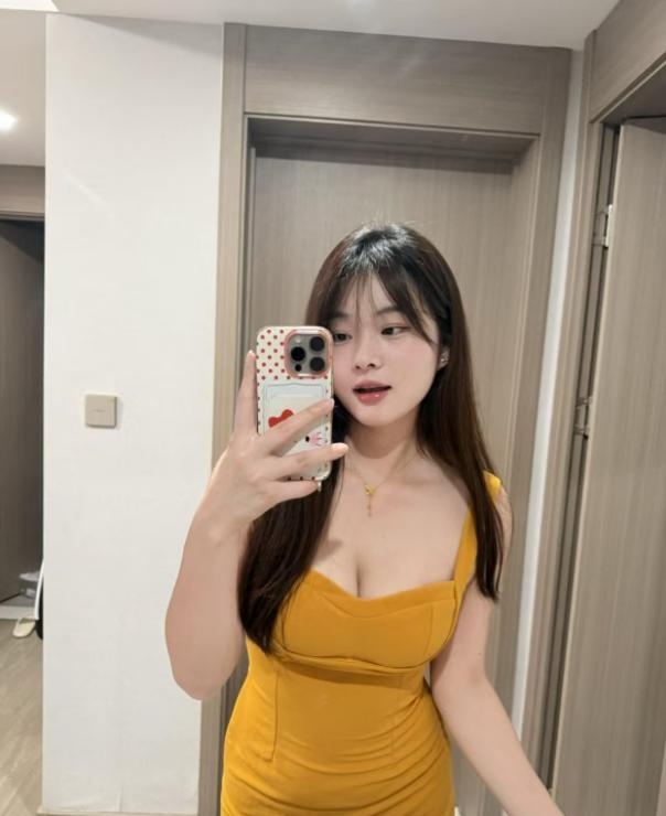 白嫩性感兼职骚货