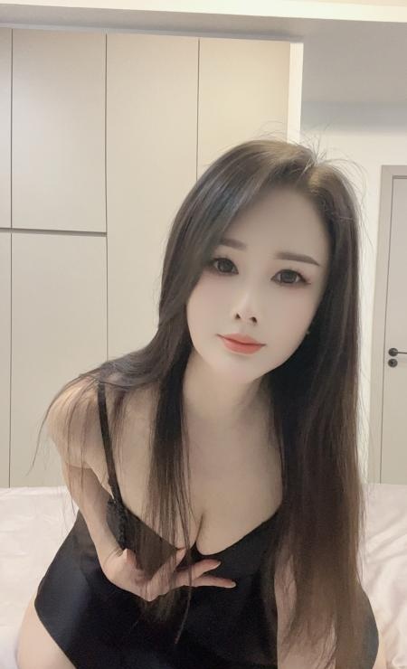 上城舌吻香臀妹子
