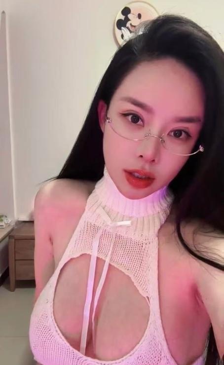天河性感内衣模特卡丽