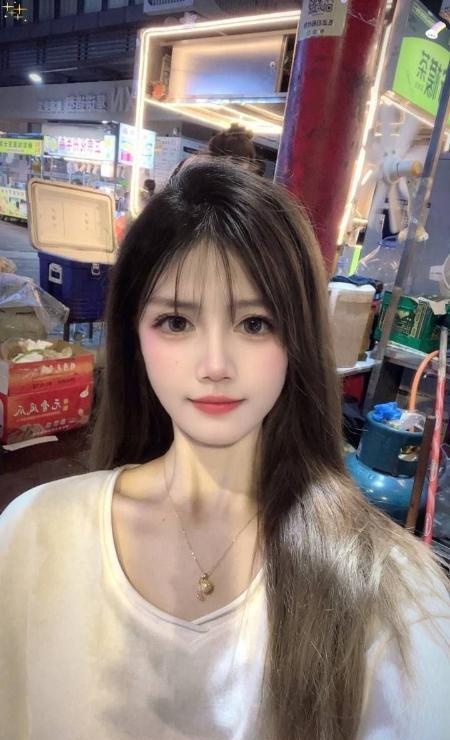 皮肤白嫩邻家女友老师
