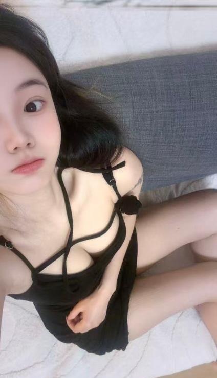 闷骚娃娃脸学妹