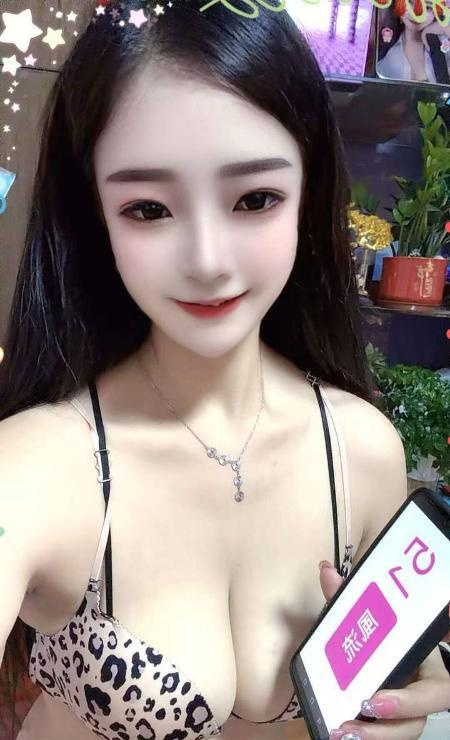 嫩妹性感小月
