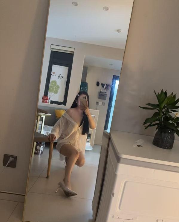 白皮御姐身材好