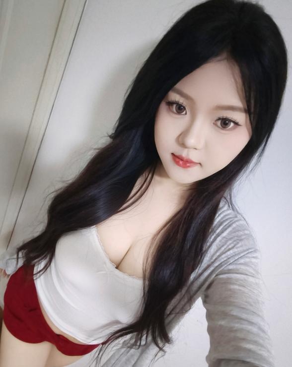 湖塘萝莉嫩妹