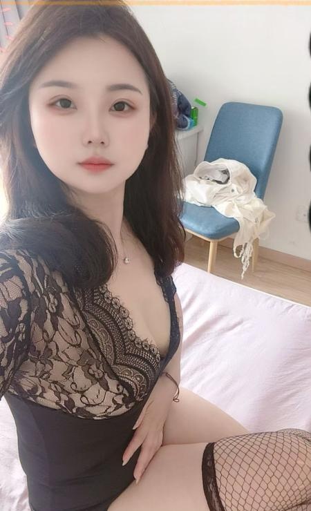 返食偷情人妻骚逼