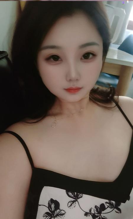 返食偷情人妻骚逼