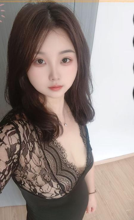 返食偷情人妻骚逼