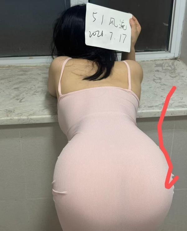 肥臀嫩妹甜甜