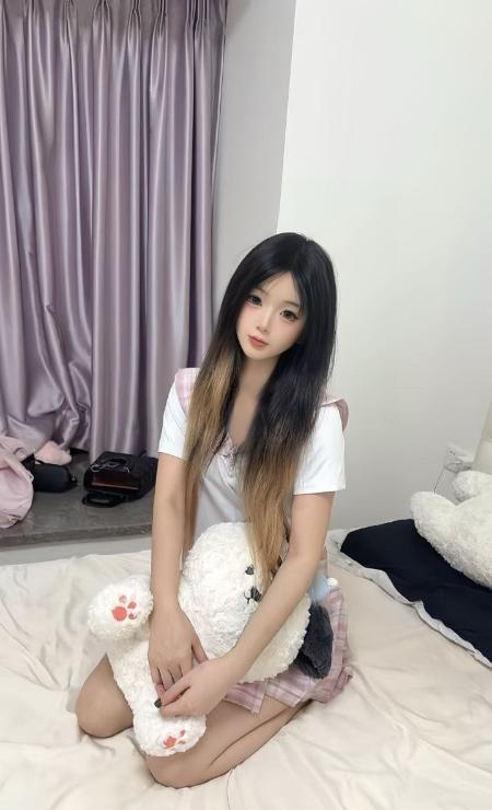 皮肤白嫩女友感妹子