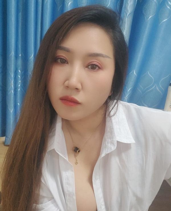 长发美女少妇