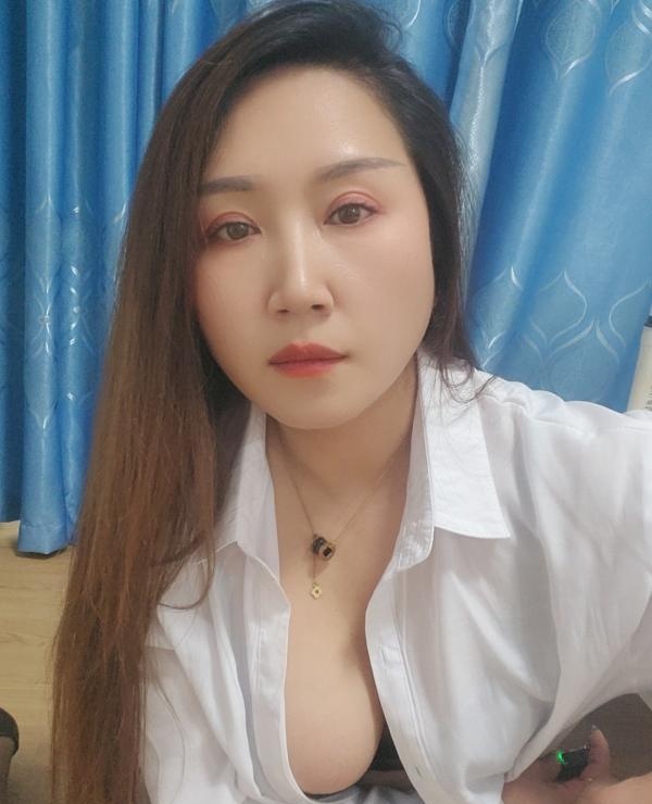 长发美女少妇