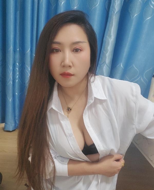 长发美女少妇