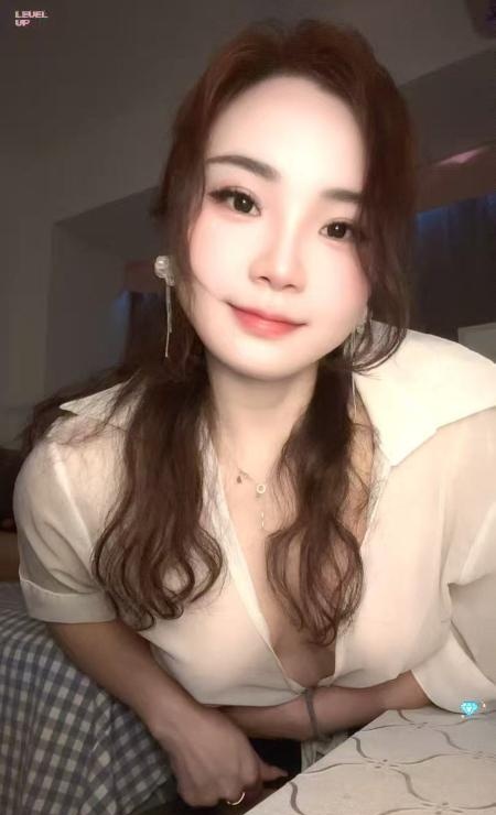 美乳肤白慕容