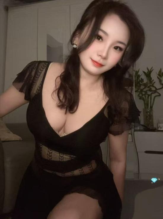 美乳肤白慕容