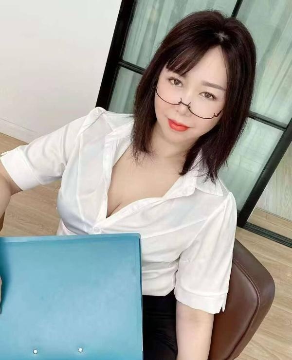 黄岛长腿大奶少妇