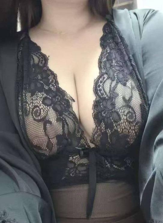 大奶毒龙丹妮