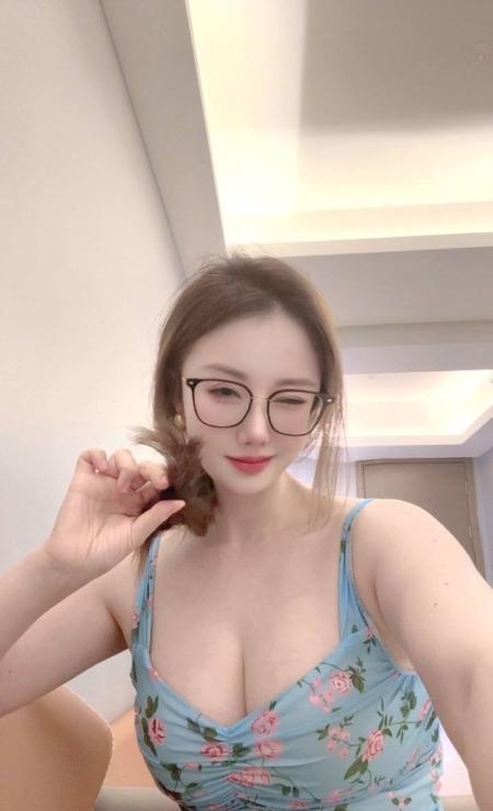 高挑大奶子御姐