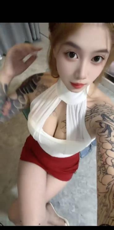 江岸大胸精神小妹
