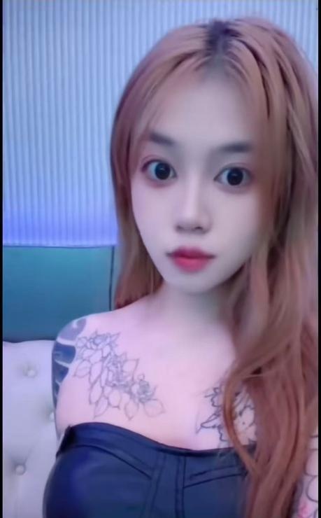 江岸大胸精神小妹