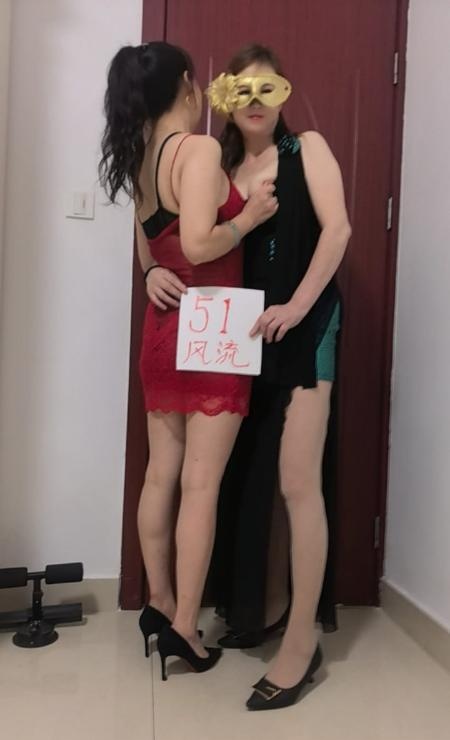 双飞两极品大长腿熟女